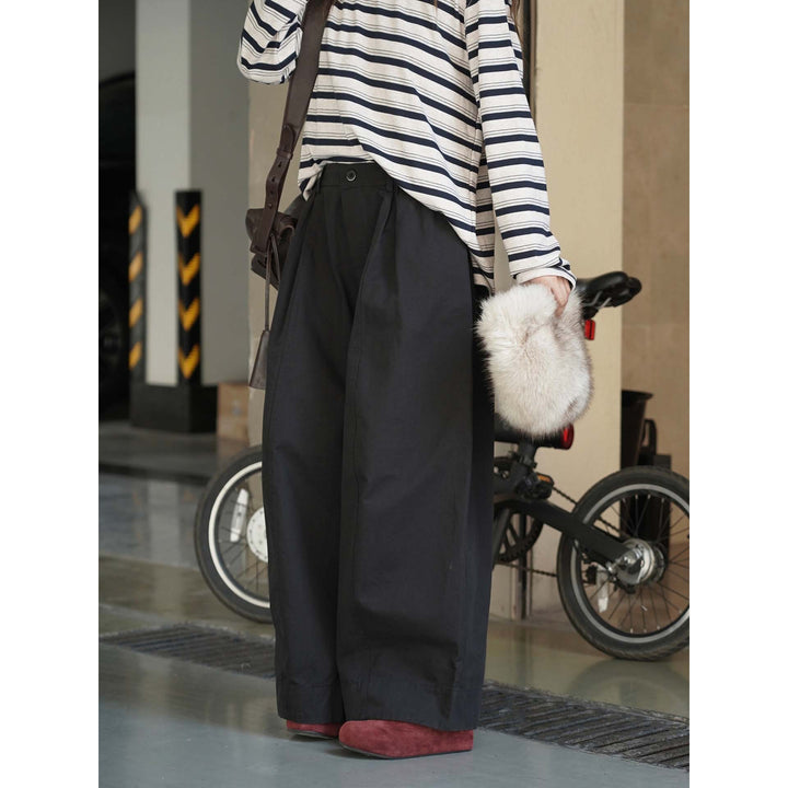 Women Wide High-Waist Pleated Culotte Pants with Subtle Button Placket Mune Fashion