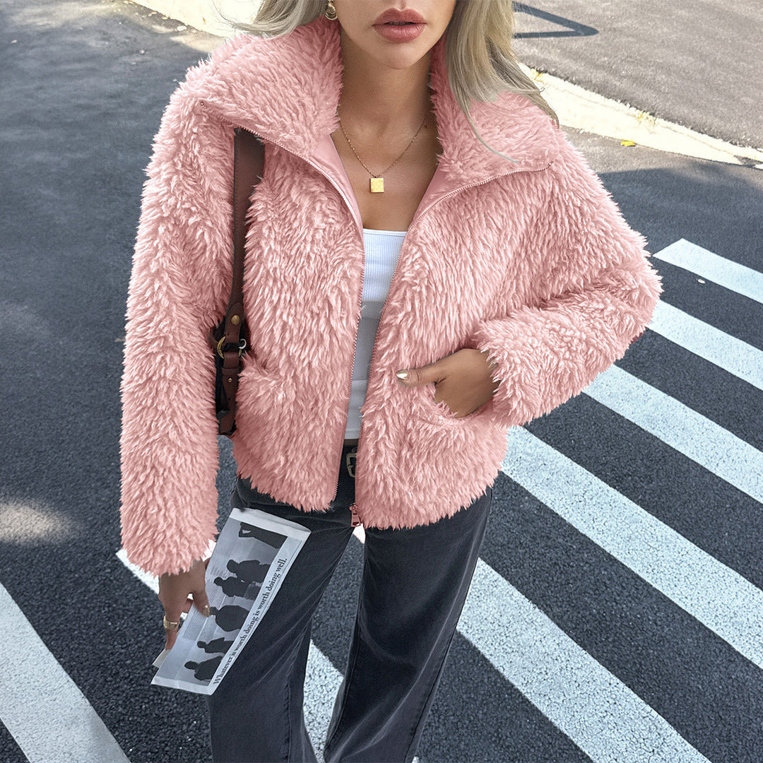 Women's teddy jacket with zip, high-neck collar, patch pockets, and short fit Mune Fashion