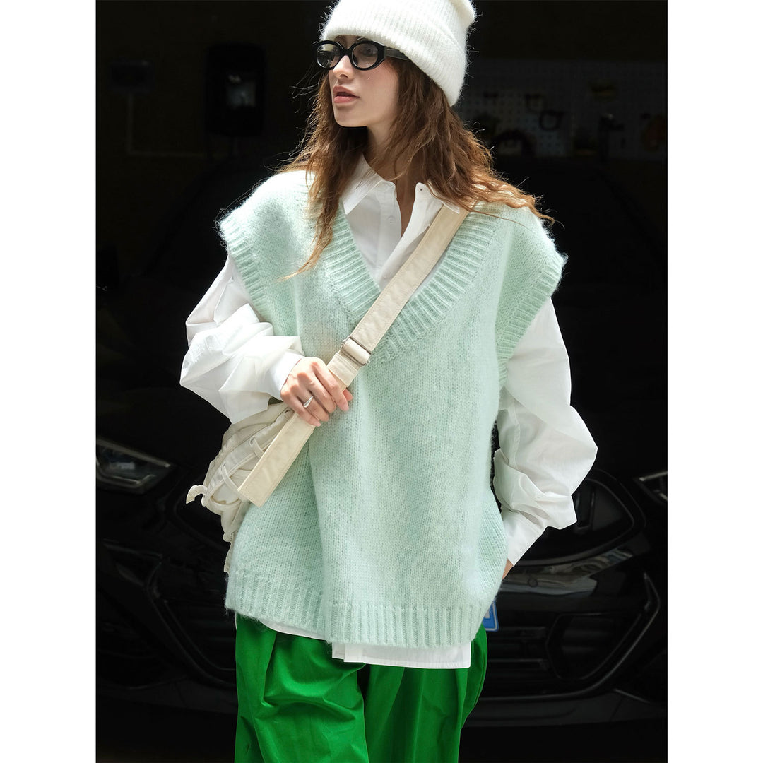 Women's Wide Fluffy V-Neck Knit Vest in Mohair Look Mune Fashion
