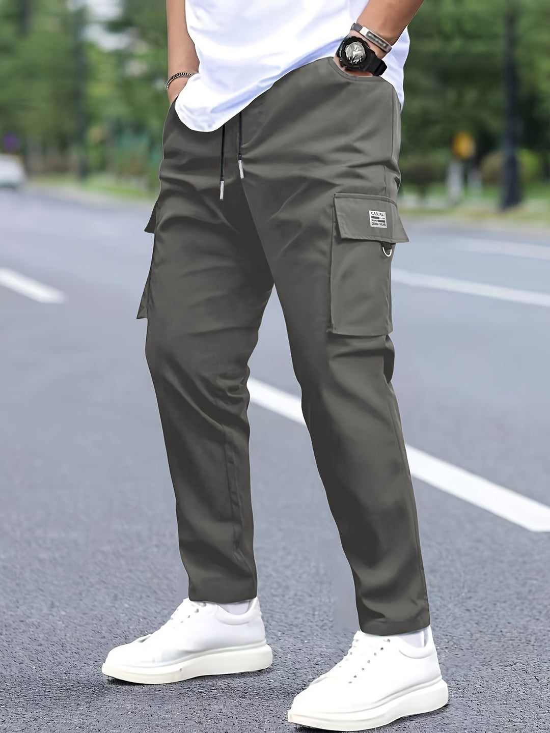 Men's tapered cargo pants in jogger style with drawstring, flap pockets & D-ring Mune Fashion