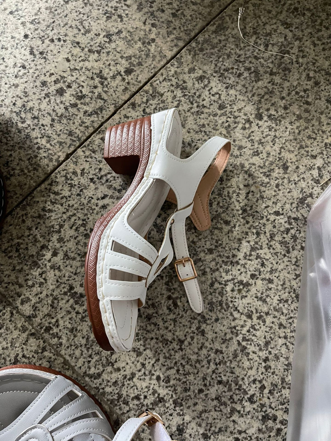 Damen Sandalette mit Cut-Out-Riemen, gepolstertem Komfortfußbett und mittelhohem Blockabsatz Mune Fashion