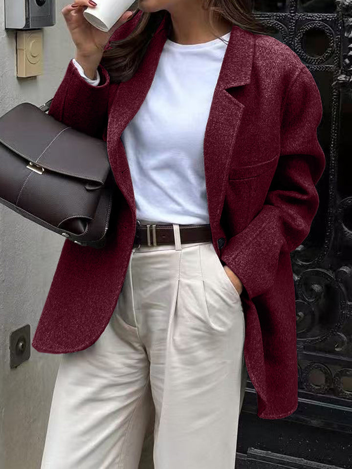 Women's casual wool coat in boyfriend cut with deep lapels and patch pockets Mune Fashion