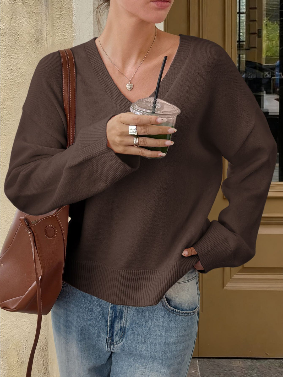 Women's oversized V-neck fine knit sweater with dropped shoulder, long kimono sleeves and wide ribbed trim Mune Fashion