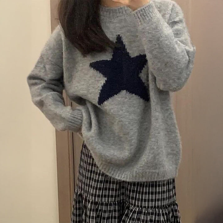 Women's oversized knit sweater with striking star motif, round neckline and ribbed cuffs Mune Fashion