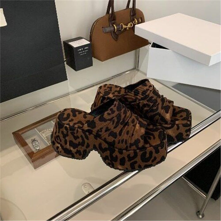 Women Padded Platform Slippers with Leopard Print and Velvety Texture Mune Fashion