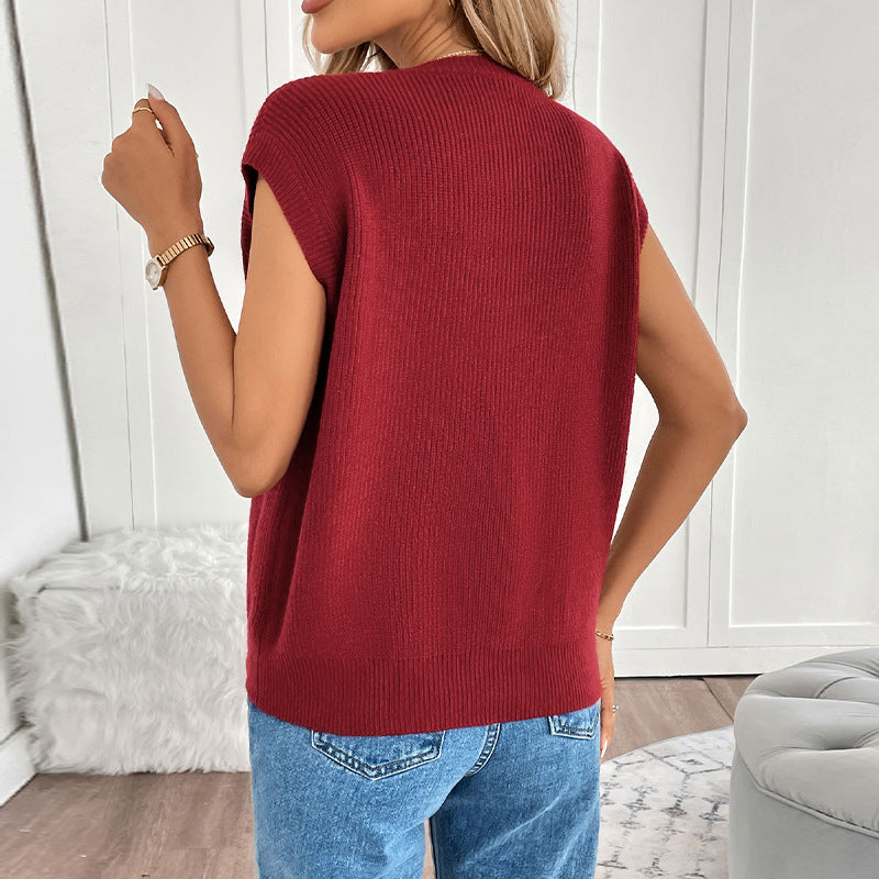 Women's sleeveless knitted vest with decorative button placket, patch pockets & ribbed texture Mune Fashion