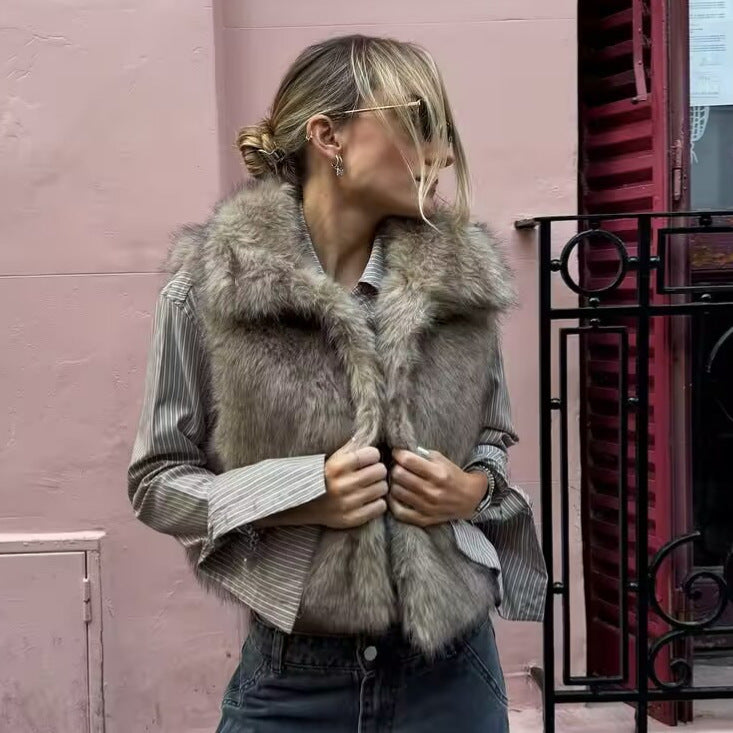 Women's Sleeveless Faux Fur Vest with Wide Shawl Collar Mune Fashion