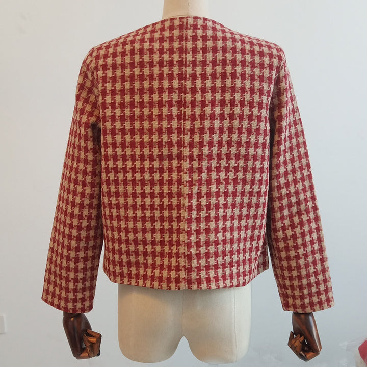 Women's fitted bouclé tweed jacket with houndstooth pattern, golden decorative buttons, and patch flap pockets Mune Fashion