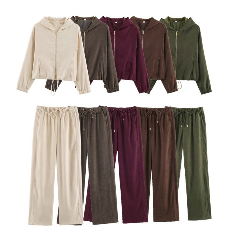 Women's short jacket in velour look with hood, full-length zipper and drawstring hem Mune Fashion