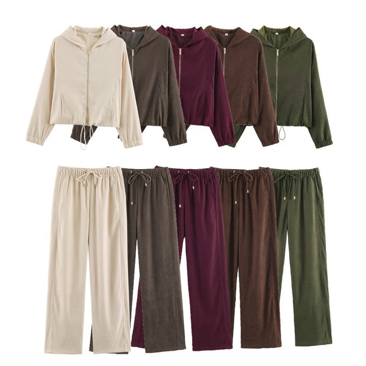 Women's short jacket in velour look with hood, full-length zipper and drawstring hem Mune Fashion