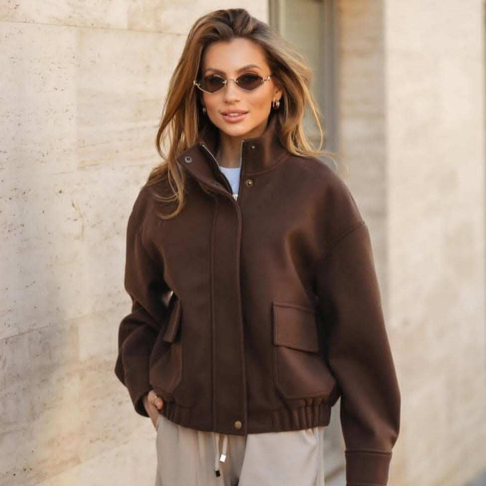 Women’s short jacket made of wool blend in utility look with stand-up collar, flap pockets, and elastic hem Mune Fashion