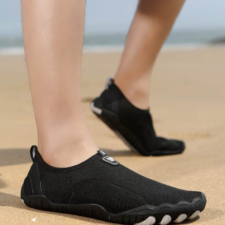 Women's lightweight and flexible water shoes with breathable knitted upper material and non-slip tread sole Mune Fashion