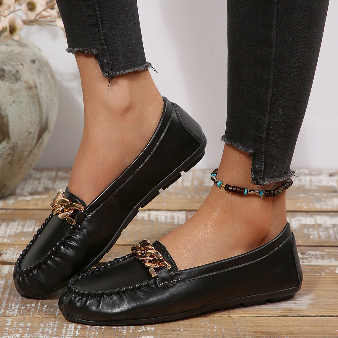 Women Comfortable Moccasins with Fashionable Chain Detail Mune Fashion