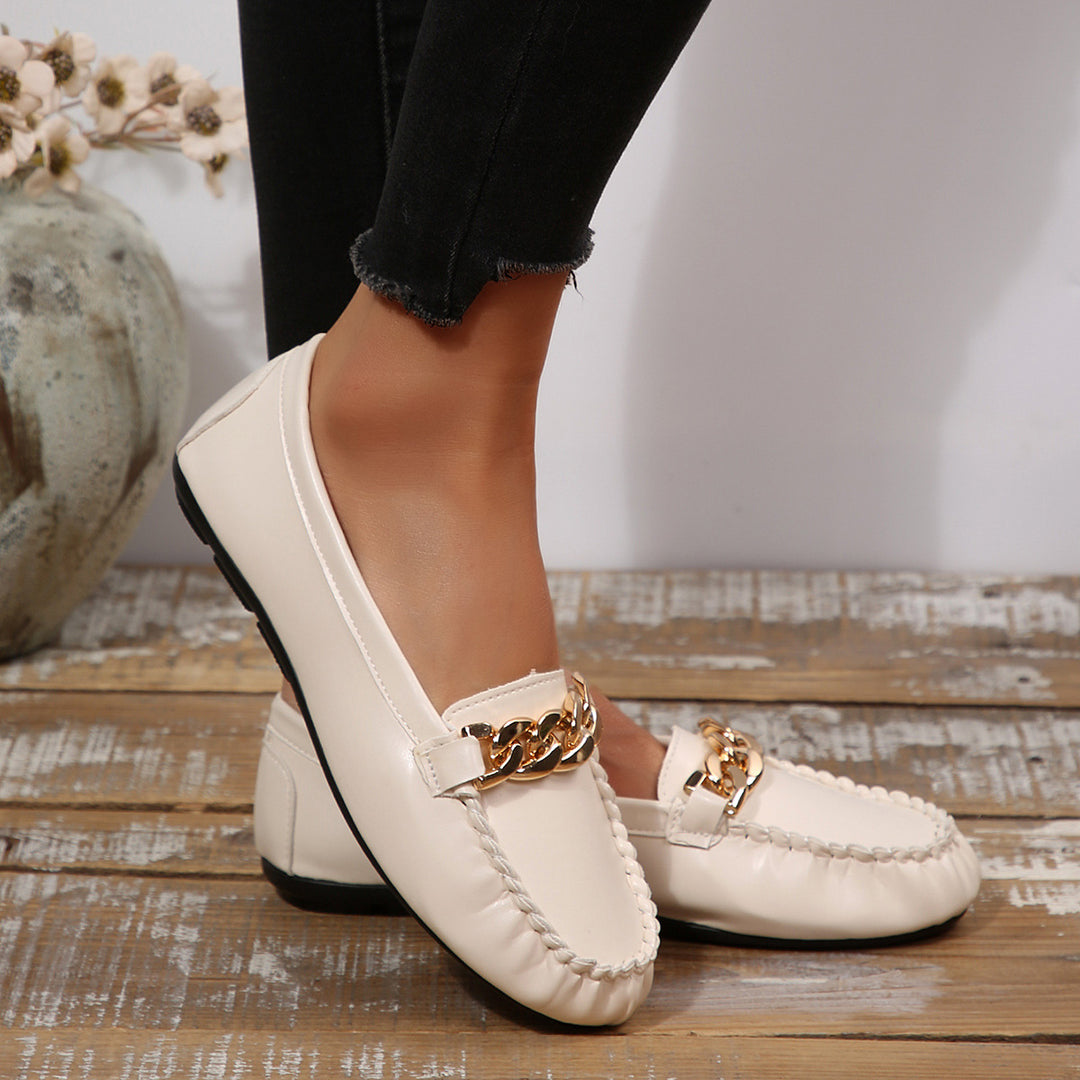 Women Comfortable Moccasins with Fashionable Chain Detail Mune Fashion