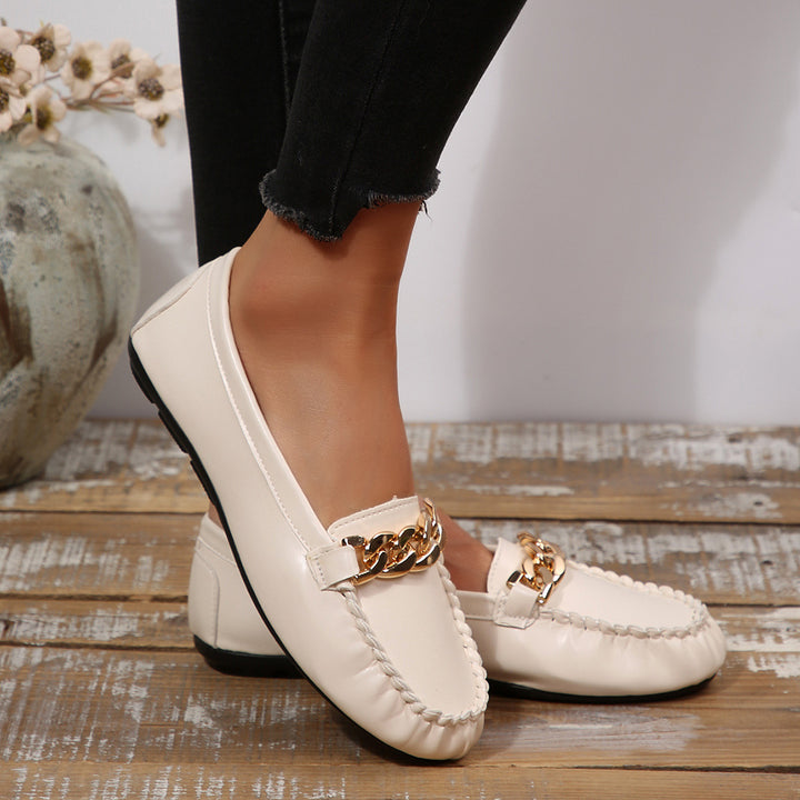 Women Comfortable Moccasins with Fashionable Chain Detail Mune Fashion