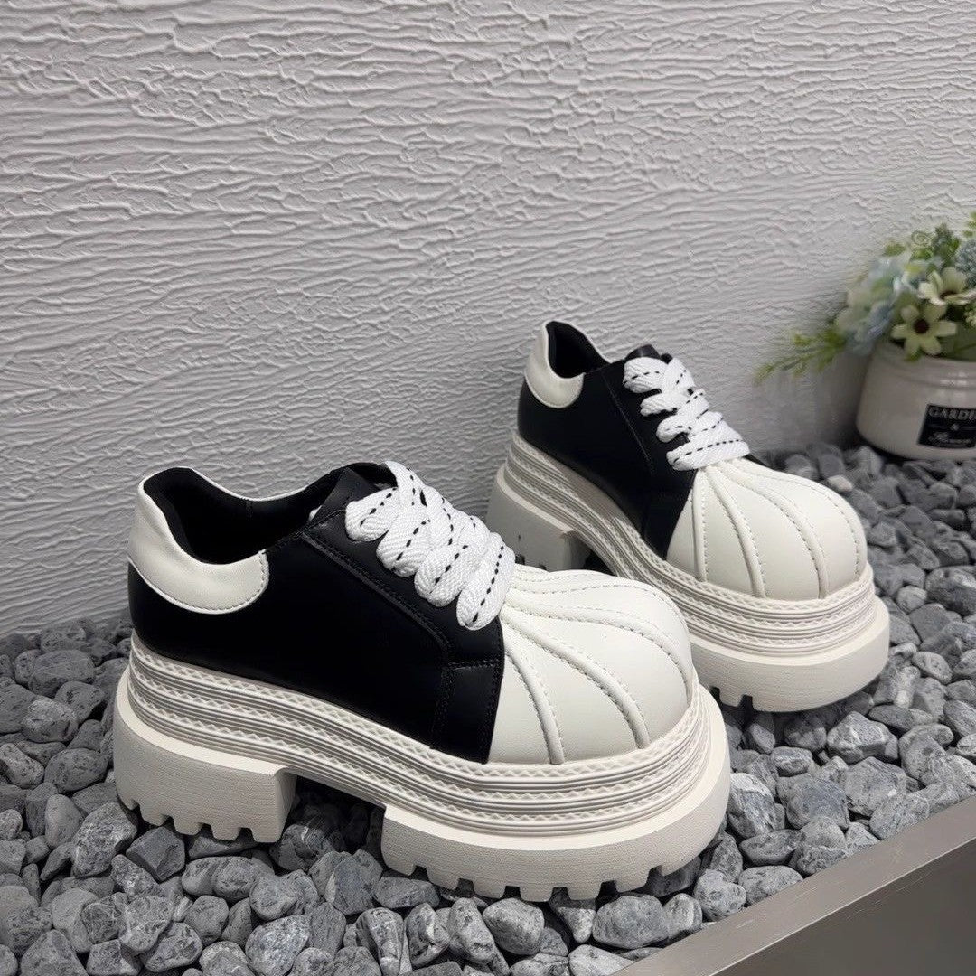 Women's Chunky Sneaker with robust profile and stylish seam details Mune Fashion