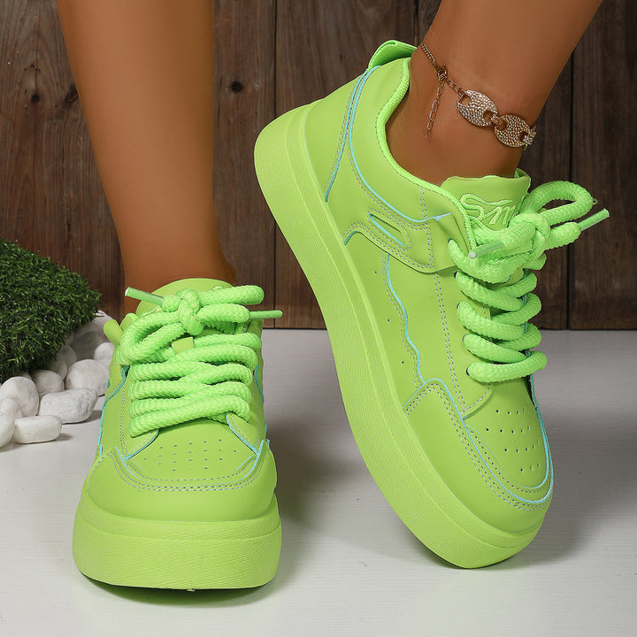 Women's platform sneaker with thick sole, oversized laces, and padded ankle area Mune Fashion