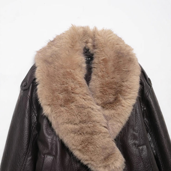 Women short-cut leather imitation bomber jacket with voluminous fur collar Mune Fashion