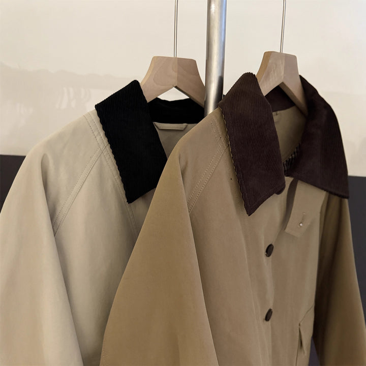 Women's short coat in Mac style with contrasting velvet collar and checked sleeve cuffs Mune Fashion