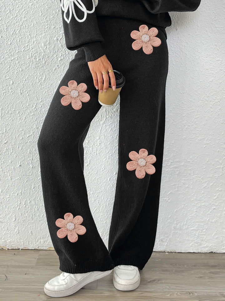 Women's loose knit pants with floral appliqués Mune Fashion