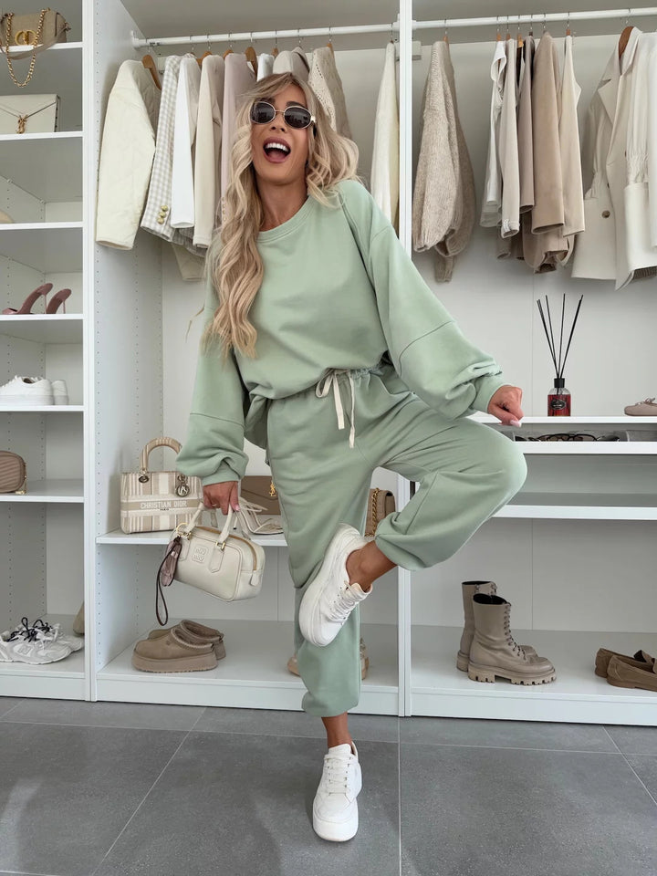 Women Oversized Loungewear Set made of soft brushed sweat with drawstring joggers and relaxed pullover Mune Fashion