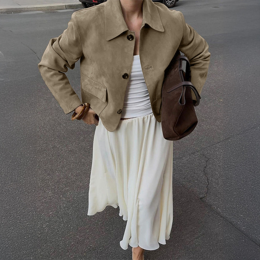 Women's short-cut suede jacket with shirt collar and applied flap pockets Mune Fashion