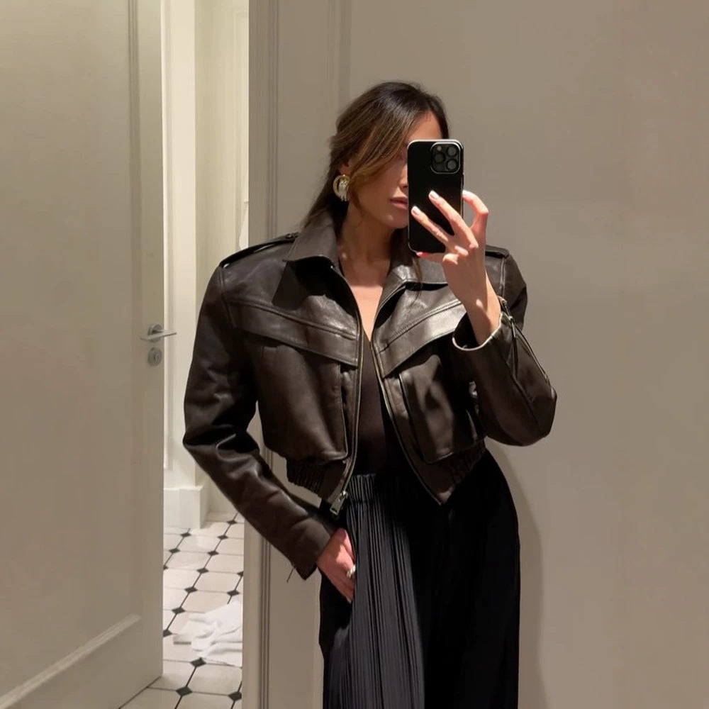 Women's short-cut leather jacket with elastic hem and patch chest pockets Mune Fashion