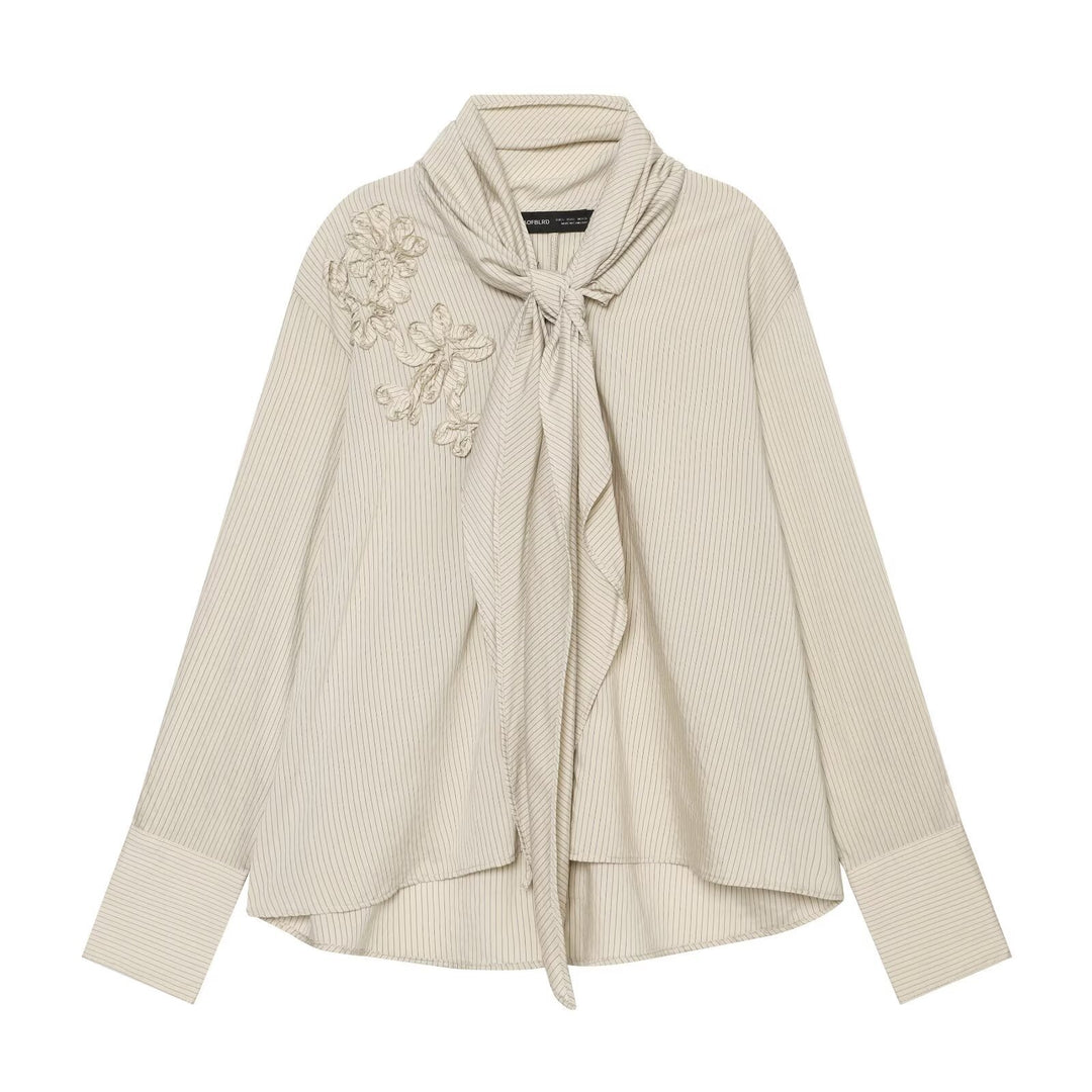 Ladies blouse with necktie collar, fine pinstripe and floral appliqué Mune Fashion