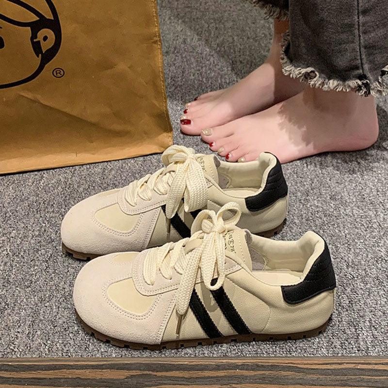 Women Retro-Inspired Suede Sneakers with Sporty Profile Mune Fashion