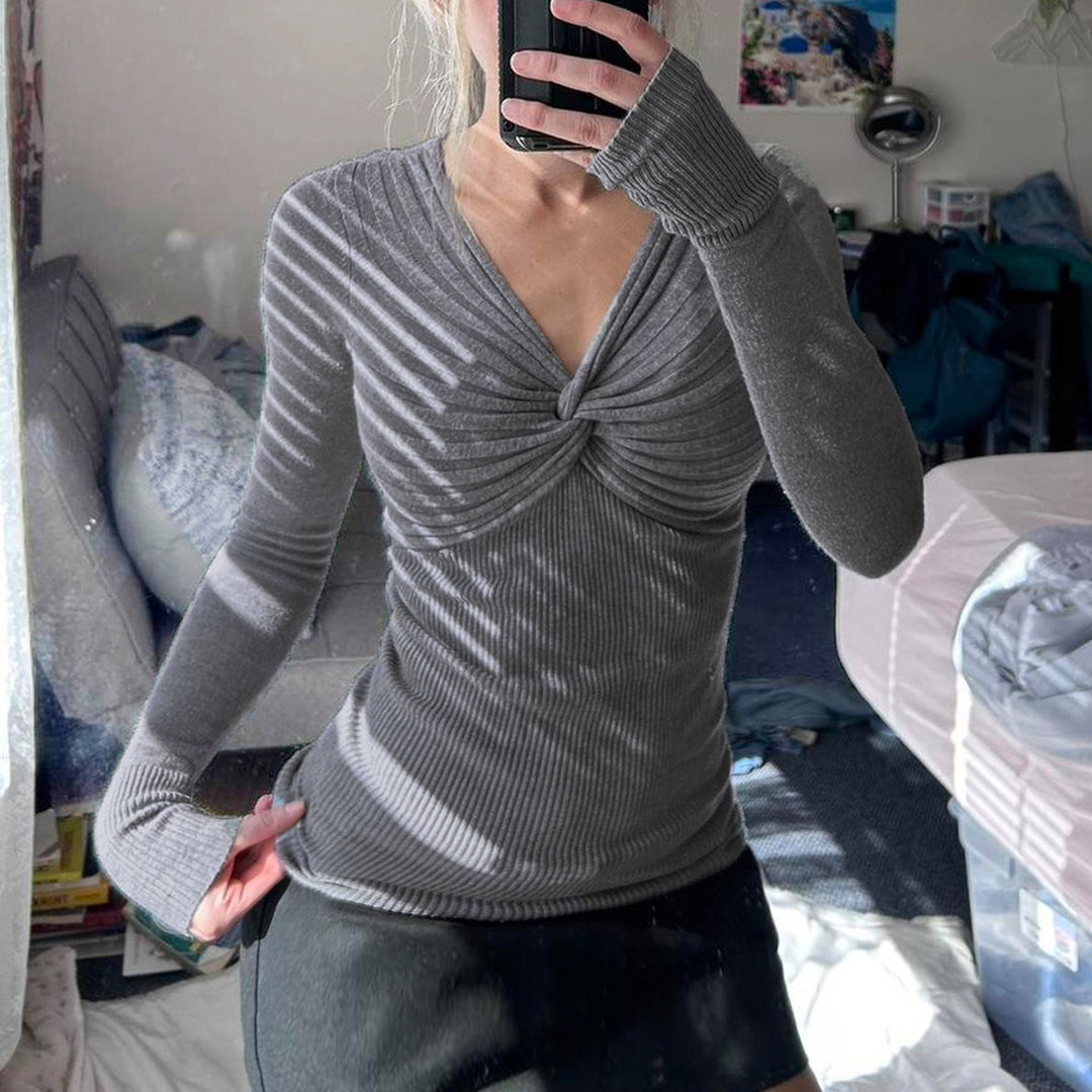 Women's fine knit pullover with twisted front and fitted ribbed structure Mune Fashion