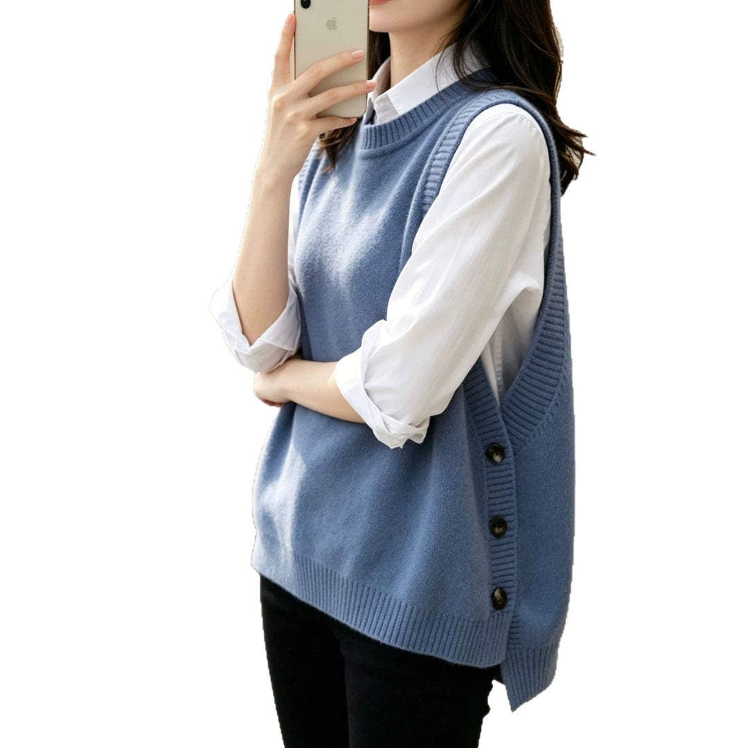 Women's knitted vest with side button plackets and round neck Mune Fashion