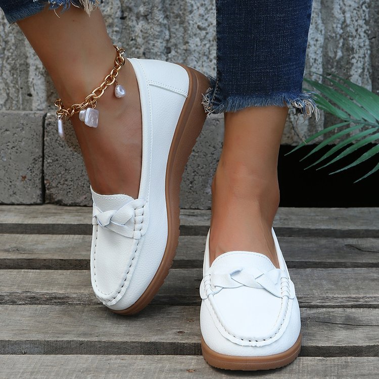 Ladies nan moccasin-loafer with braided toe cap, visible contrast stitching, and ergonomic wedge sole Mune Fashion