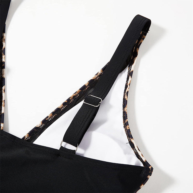 Women High-Cut Two-Piece Swimsuit in Leo Design Mune Fashion