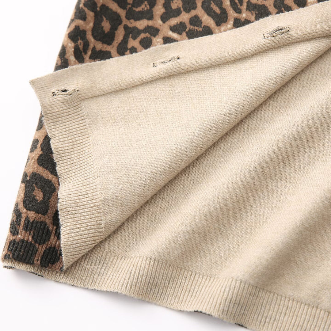 Ladies fine knit cardigan with leopard print, round neck and continuous button placket Mune Fashion