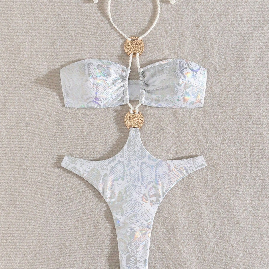Ladies Luxury Bikini with Modern Cut-Out Mune Fashion