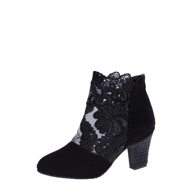 Damen Stiefelette mit transparentem Blumen-Spitzeinsatz und dekorativem Blockabsatz Mune Fashion