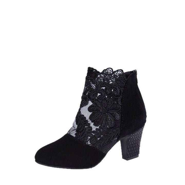 Damen Stiefelette mit transparentem Blumen-Spitzeinsatz und dekorativem Blockabsatz Mune Fashion