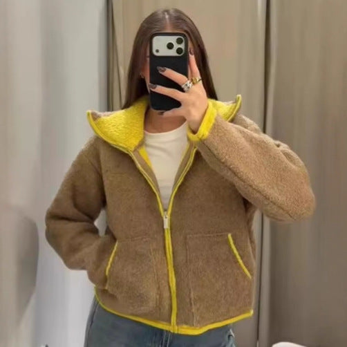 Women's short fleece jacket with high stand-up collar, full zip and patch pockets Mune Fashion