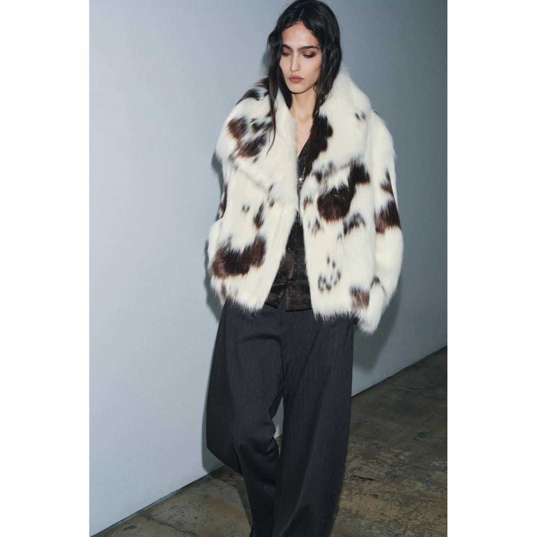 Women's short coat made of dotted high-pile faux fur with voluminous shawl collar Mune Fashion