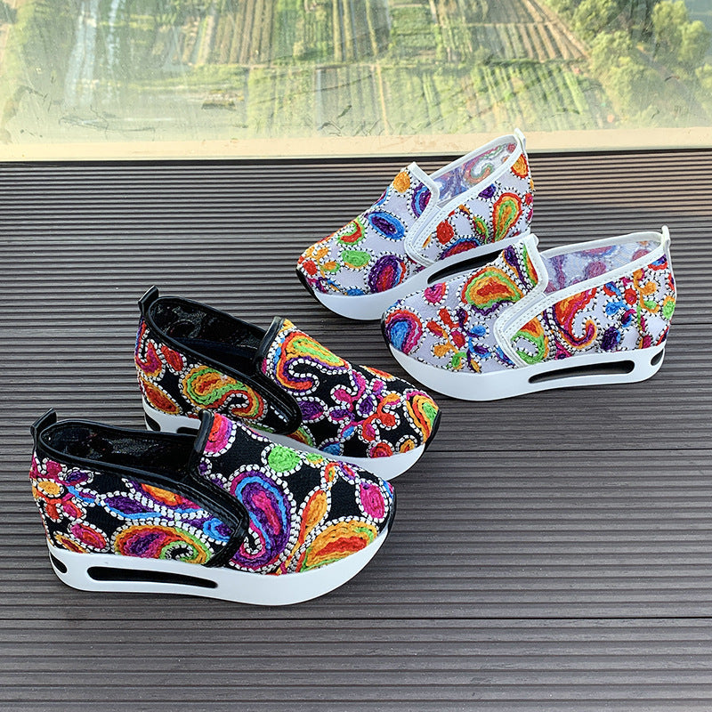 Women's fashionable Slip-On Sneakers with colorful embroidery design Mune Fashion