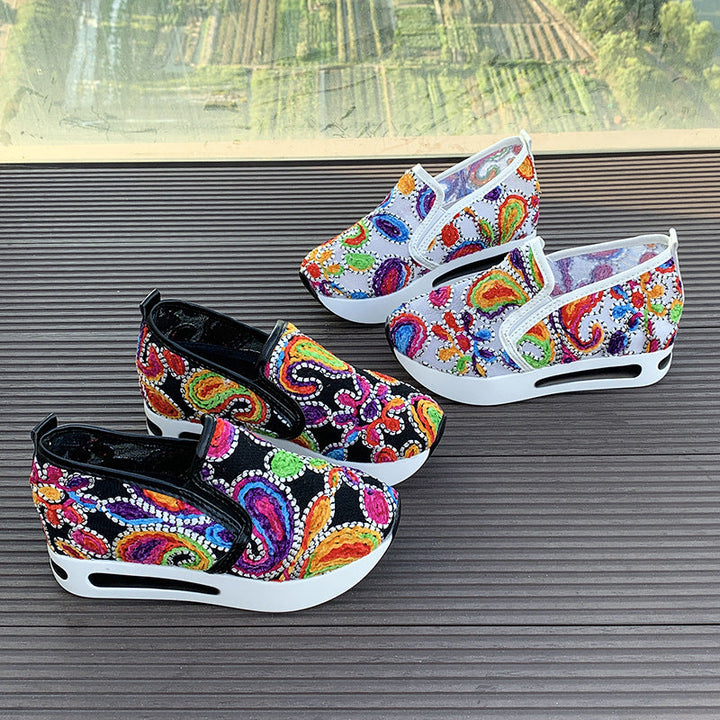 Women's fashionable Slip-On Sneakers with colorful embroidery design Mune Fashion