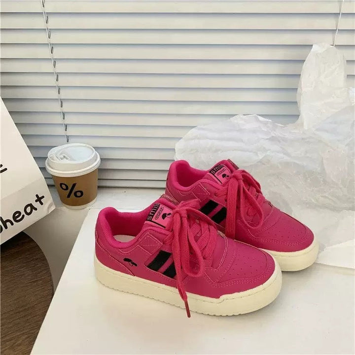 Women's sneakers in sporty retro style with trendy accents Mune Fashion