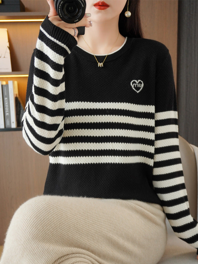 Women Oversize Knitted Sweater with Honeycomb Structure, Contrasting Stripes and Subtle Heart Logo Mune Fashion