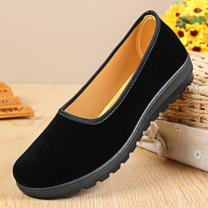 Women's flat velvet ballerinas with cushioned comfort insole and non-slip profiled sole Mune Fashion