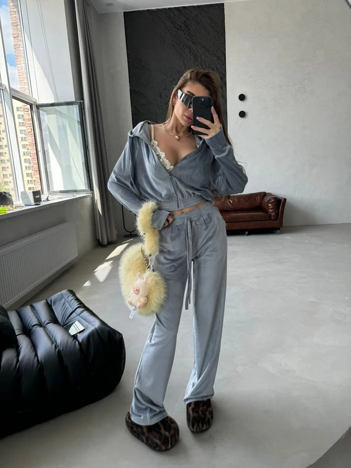 Women's luxurious velvet two-piece jogging suit with cropped zipper and wide pants Mune Fashion