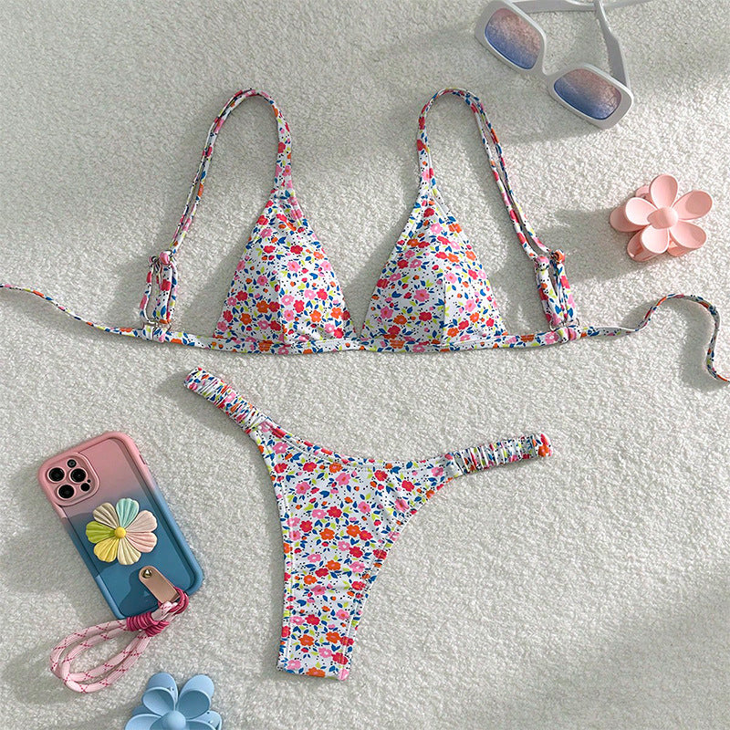 Women's triangle bikini with playful floral design Mune Fashion