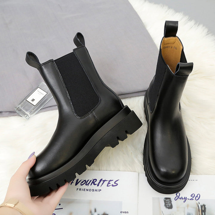 Women's Chelsea boots with elastic insert and distinctive profiled sole Mune Fashion
