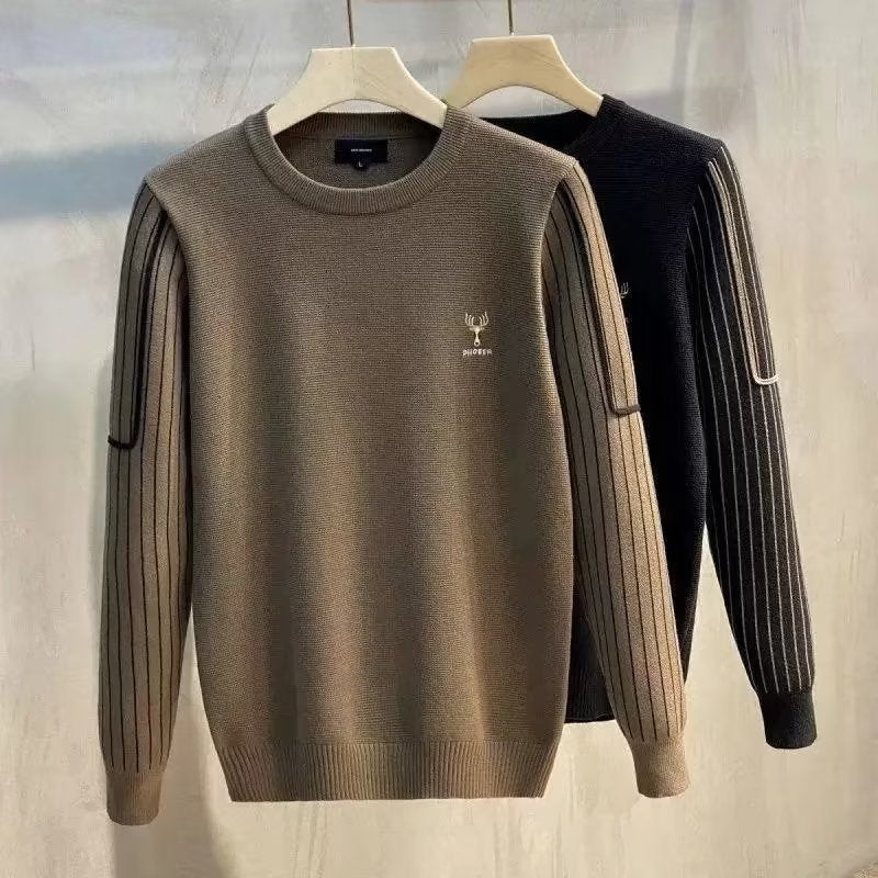 Men's fine-knit sweater with contrasting ribbed sleeves and embroidered stag logo Mune Fashion