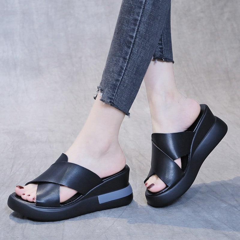 Ladies' platform slide with crossed leather-look straps and ergonomic footbed Mune Fashion