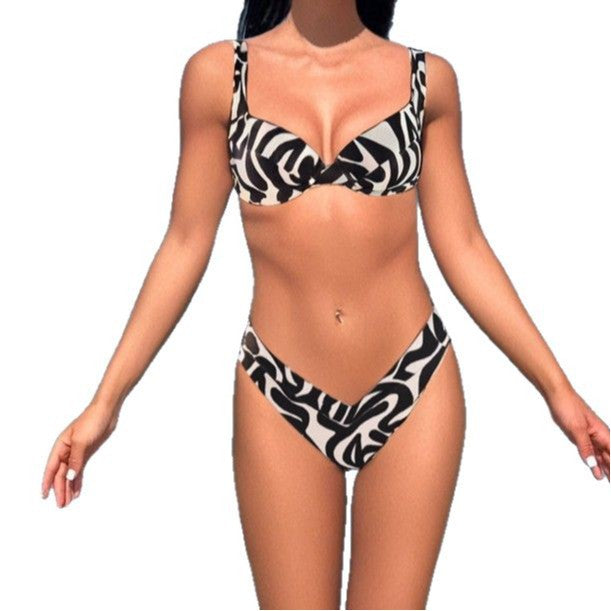 Women Triangle Bikini with supportive padding and fashionable pattern Mune Fashion